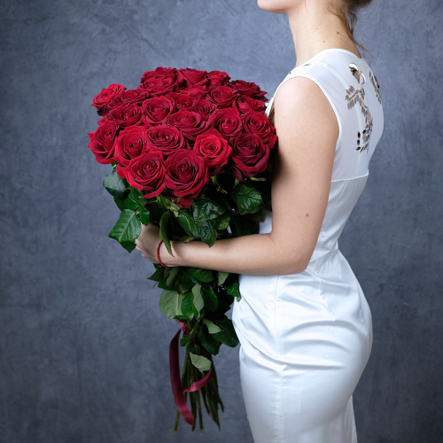 Купить Букет 25 высоких красных роз