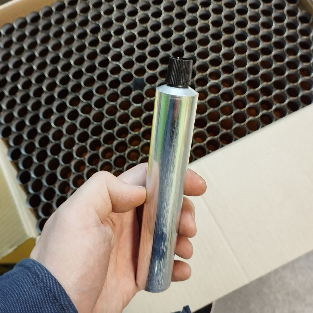 Тюбик 50 мл алюминиевый серебро с черной крышкой