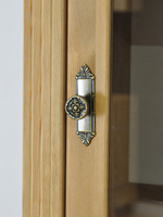 Шкаф-витрина Сюзанна из сосны, бейц