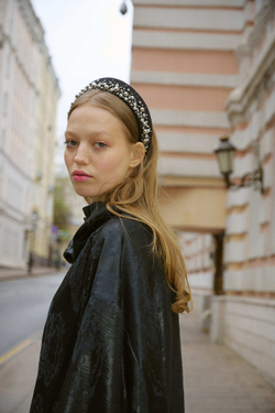 Кокошник с металлическими шарами