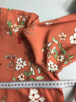 Платье Sela легкое и яркое, визуально 46 размер