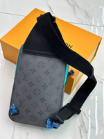 Сумка-слинг Louis Vuitton