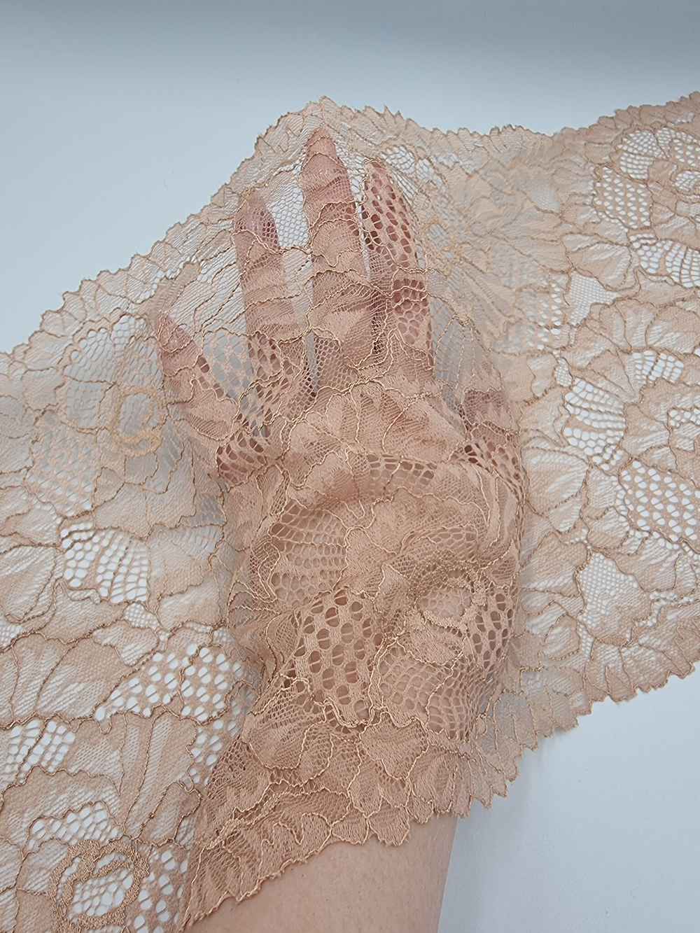 Кружево эластичное тёмно-бежевое/загар К718