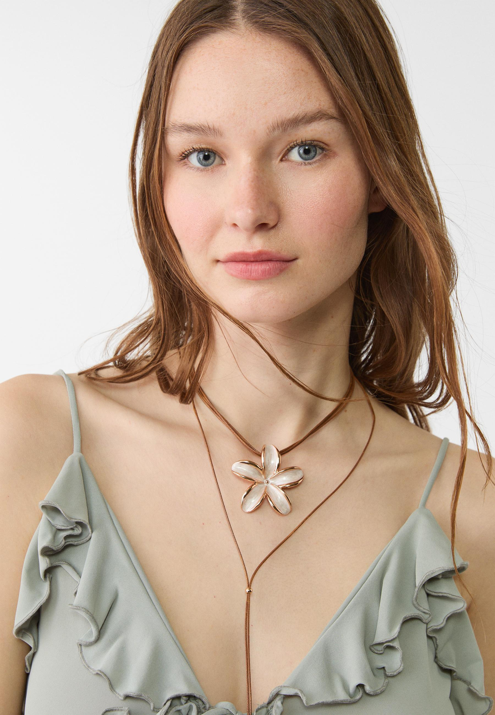 STRADIVARIUS Ожерелье с цветком, экрю