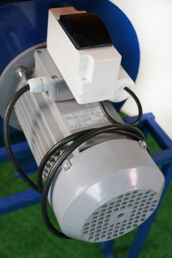 Зернодробилка Кубанец 300з