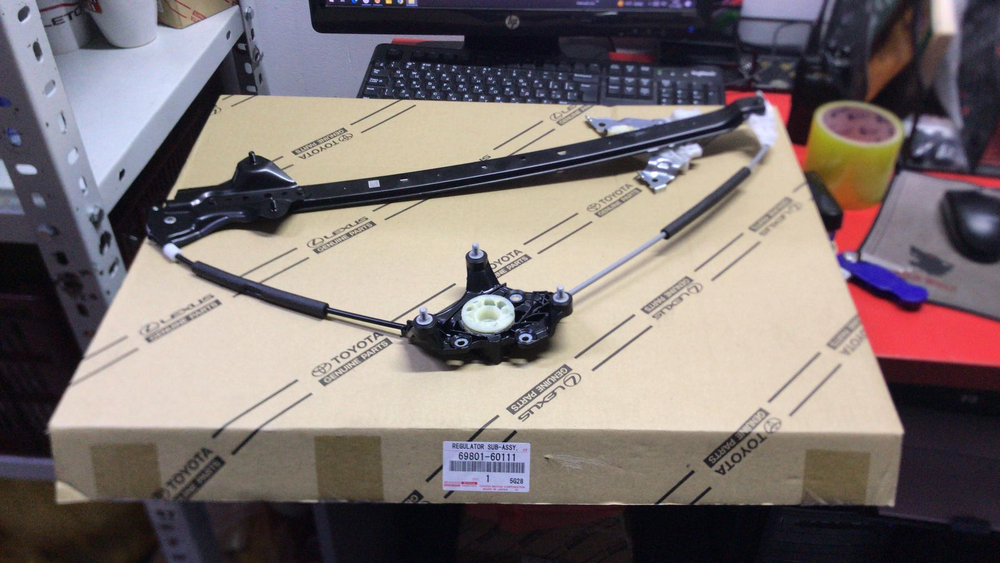 Стеклоподъемник в сборе передней двери 69801-60111 6980160111