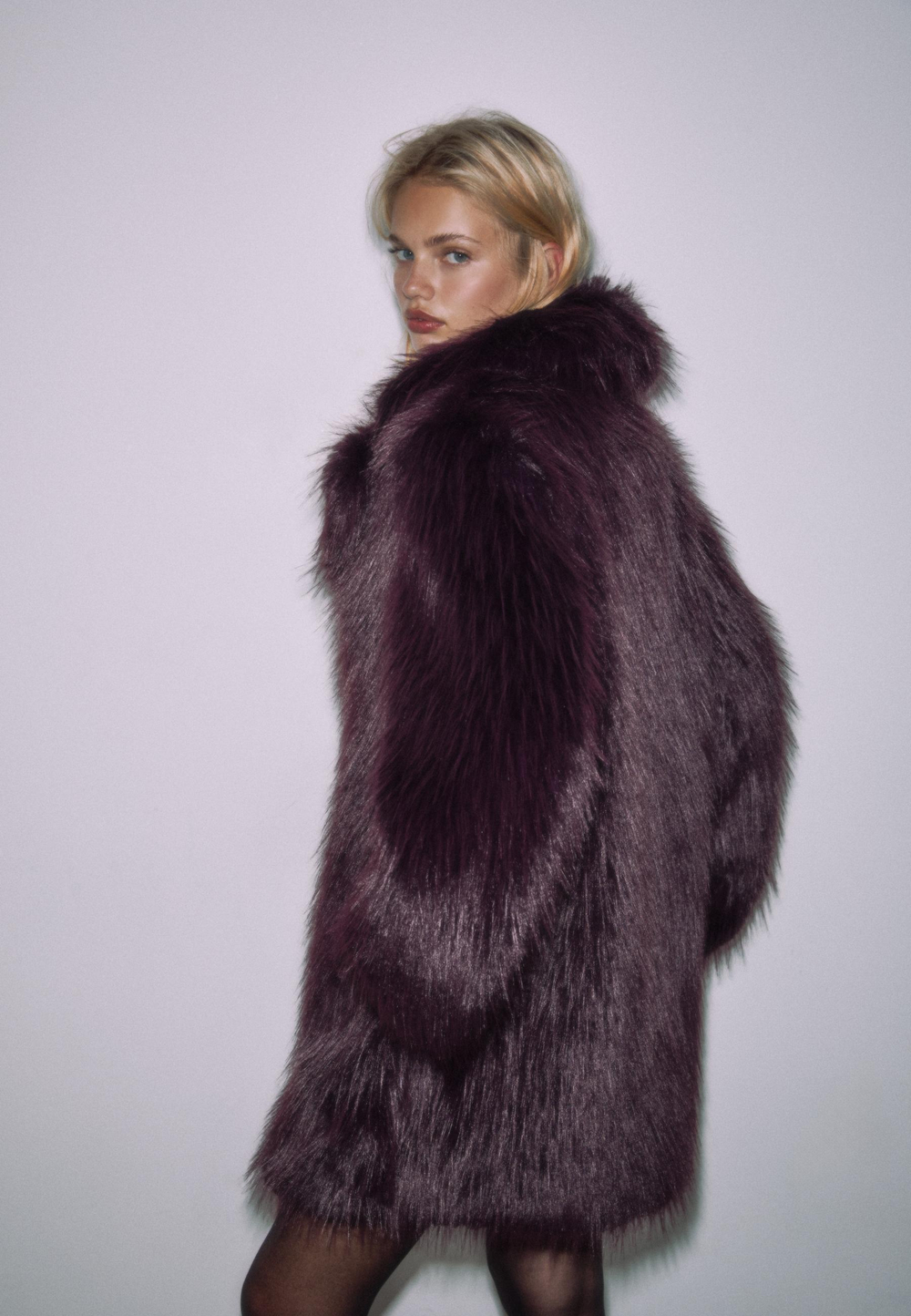 STRADIVARIUS Шуба из искусственного меха, фиолетовый