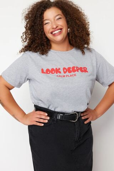 Серый меланжевый слоган с принтом бойфренда, 100% хлопковая трикотажная футболка больших размеров TBBSS24BF00036