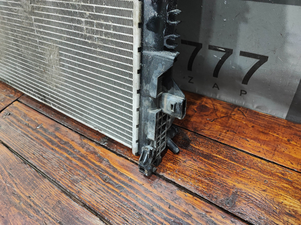 Радиатор двигателя Mercedes Viano W639 БУ Аналог 67174