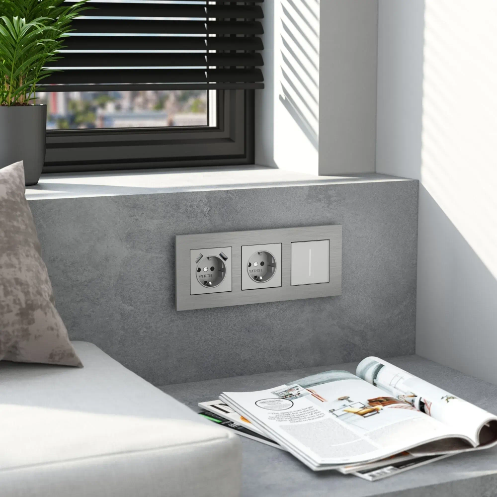 Рамка на 3 поста AluMax (алюминий) W0033506