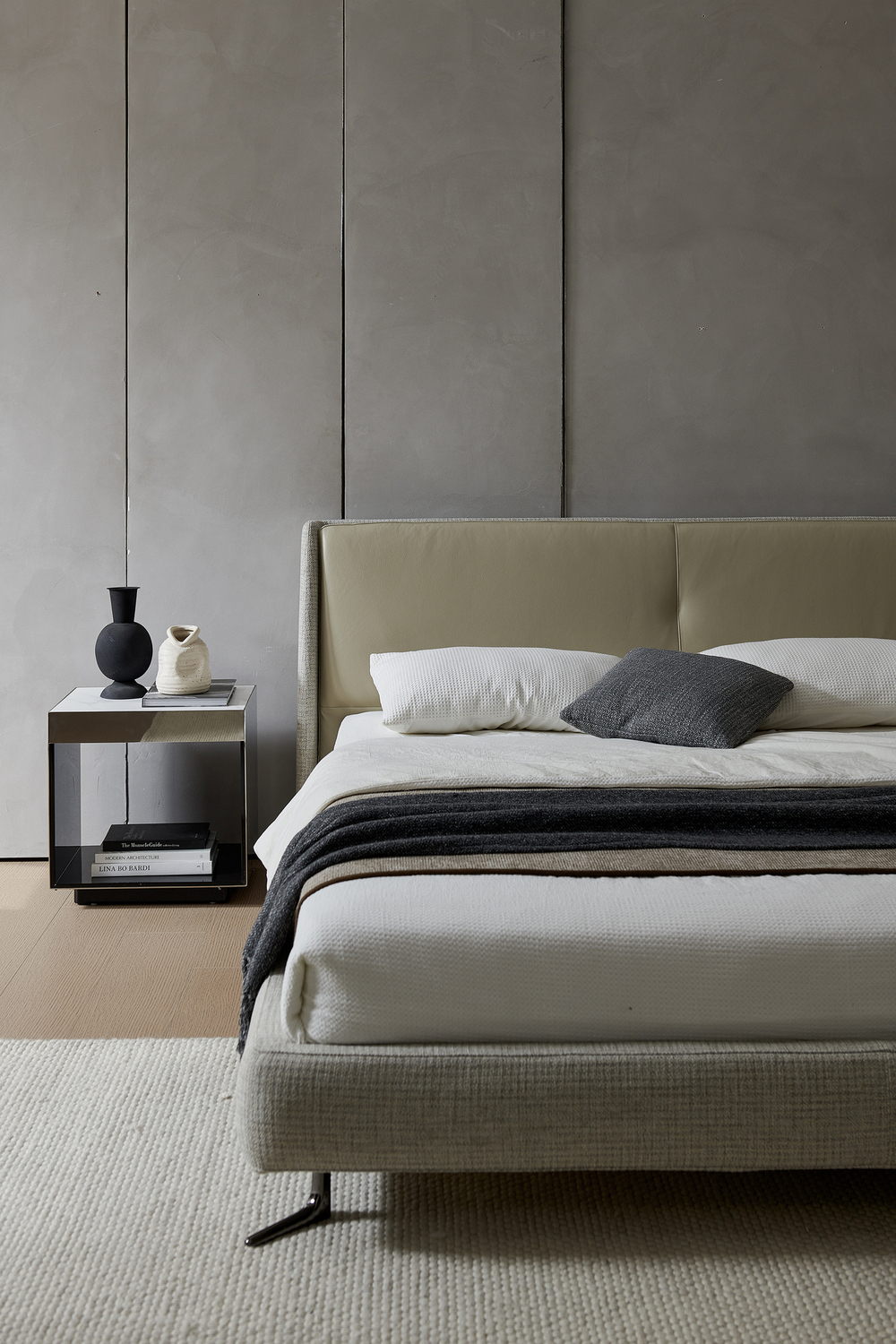 Двуспальная кровать на ножках Eosonno