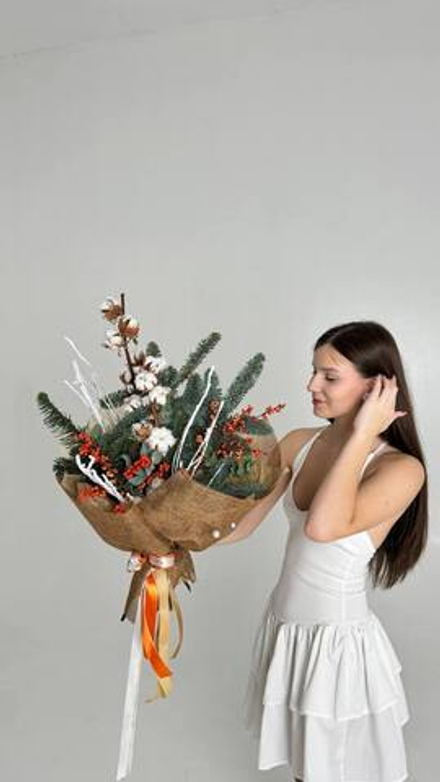 Новогодний букет из нобилиса