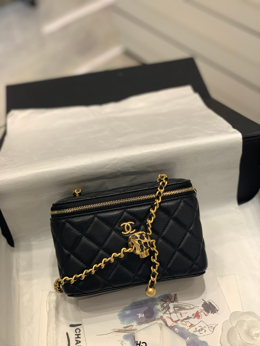 Chane1 Vanity with Chain 17 cm