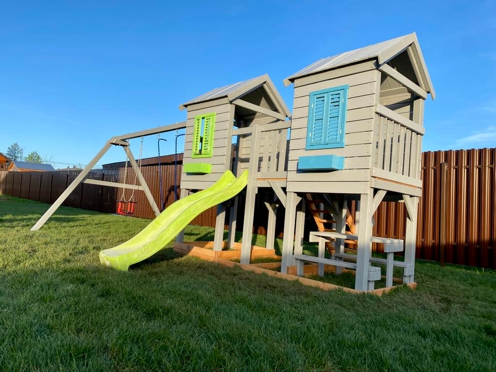 Детский деревянный домик с качелями на цепях Флоренция