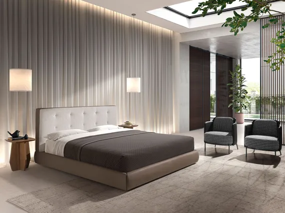 Кресло Angel Cerda 5139 из черно-белой ткани и черной экокожи