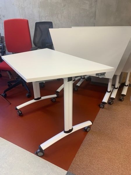 Использование складных столов в офисном пространстве