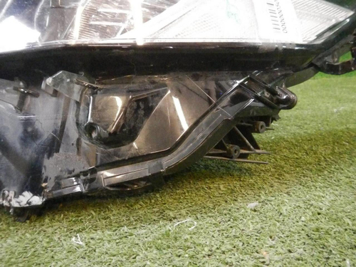 Битая Фара левая Toyota Camry xv70 (2017-н.в.) LED