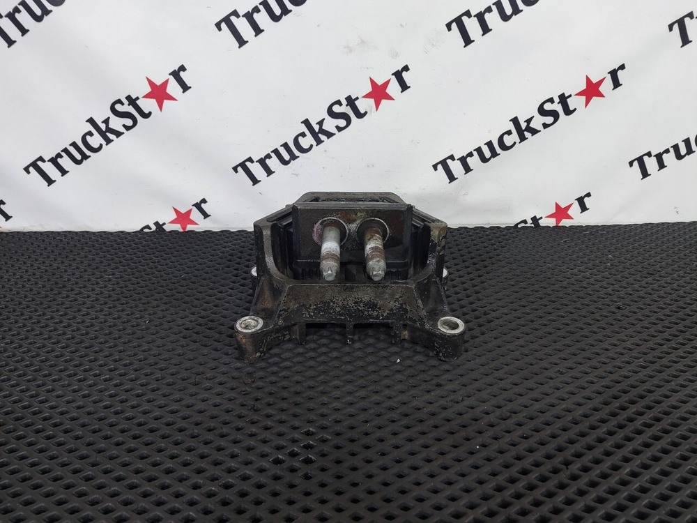 Подушка двигателя задняя