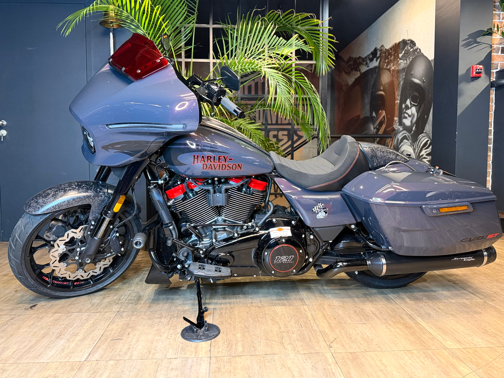 Harley-Davidson CVO Street Glide ST, 2026 "Inferno Gray"
