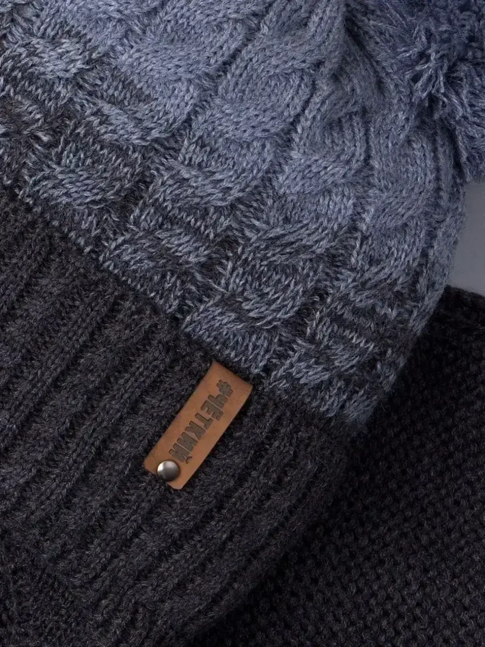 Шапка вязаная для мальчика на завязках и снуд