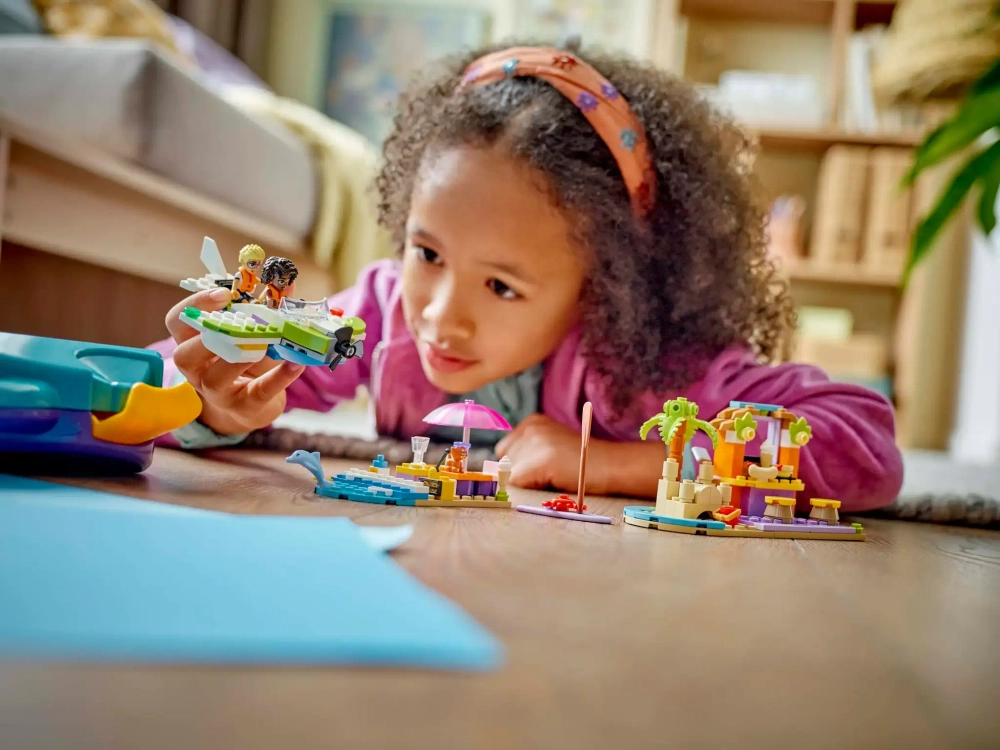 Конструктор LEGO Friends 42672 Креативный пляжный и дорожный чемодан