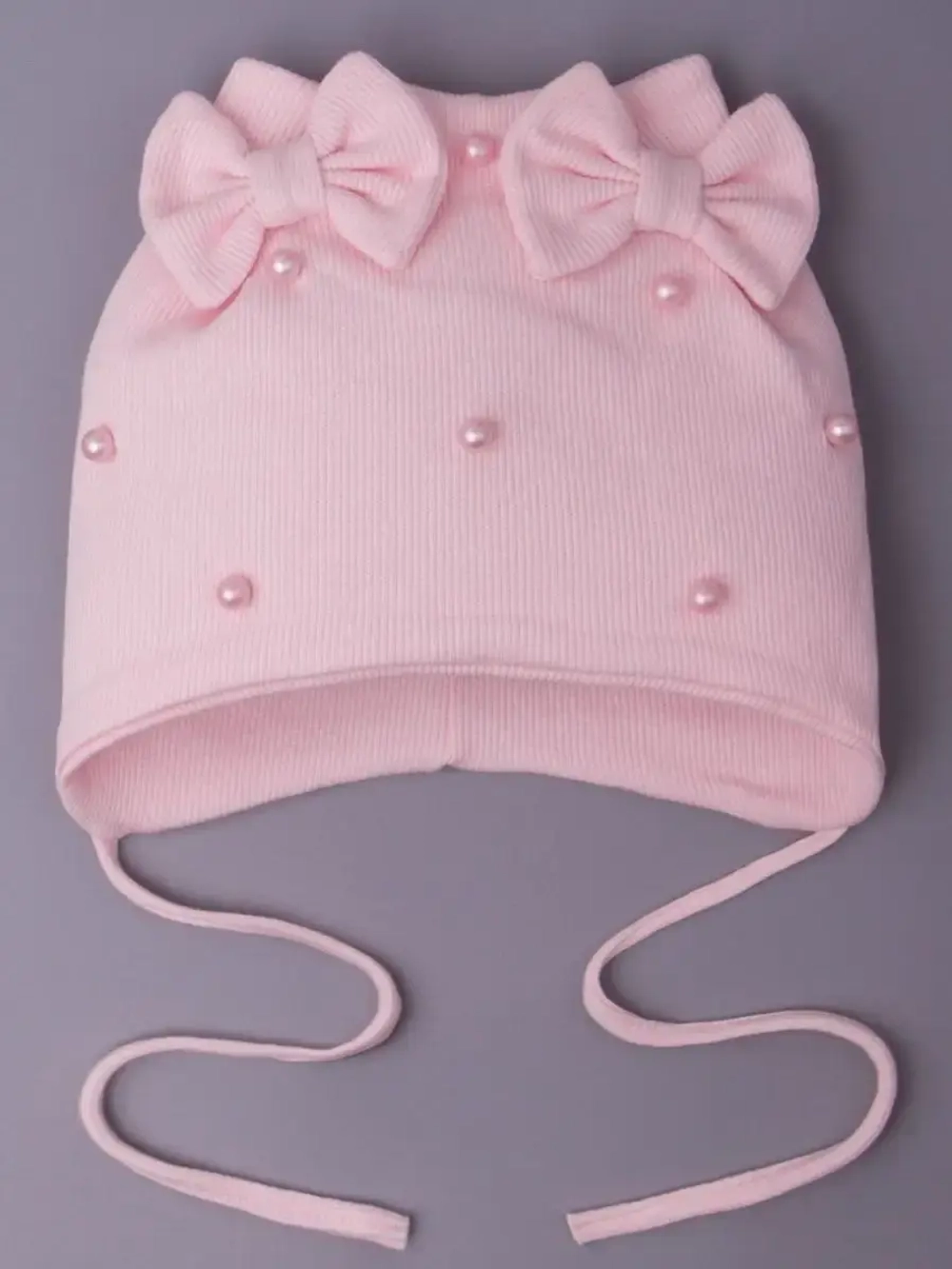 Шапка для девочки осенняя на завязках с бусинами