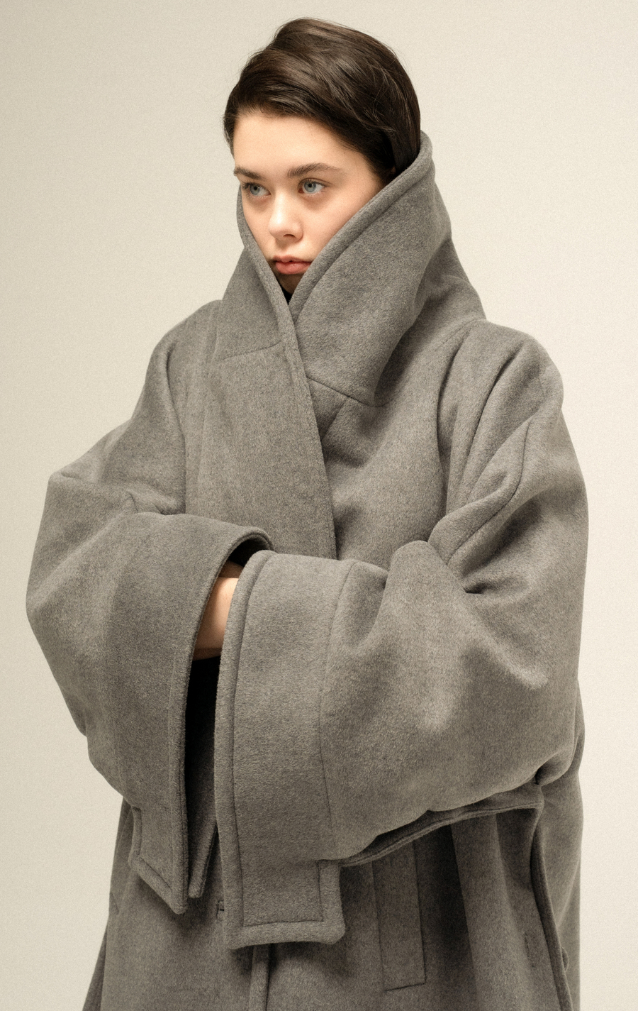 Пальто-кейп сложного кроя