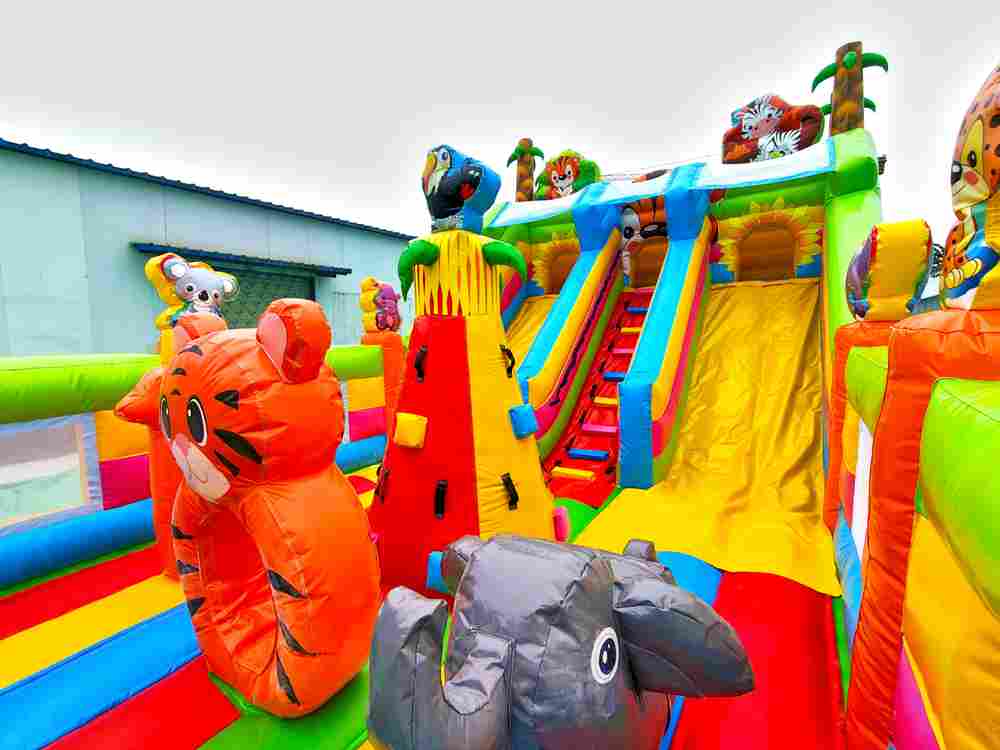 Коммерческий надувной батут «Звериная команда 2», 9х5х5 м