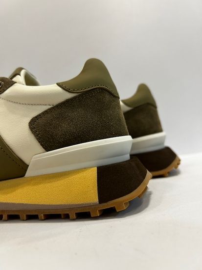 Кроссовки женские