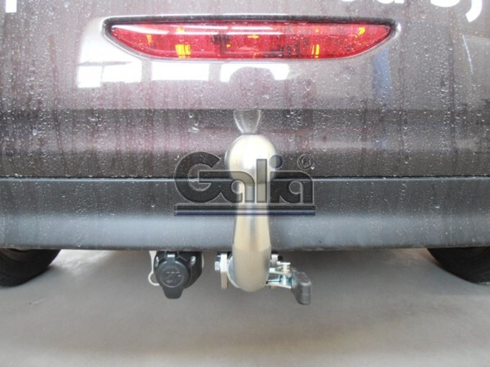 Фаркоп оцинкованный Galia P042A для Peugeot 208 хетчбек 2012-, Citroen C3 2016-(паспорт и сертификат в комплекте)(без электрики)