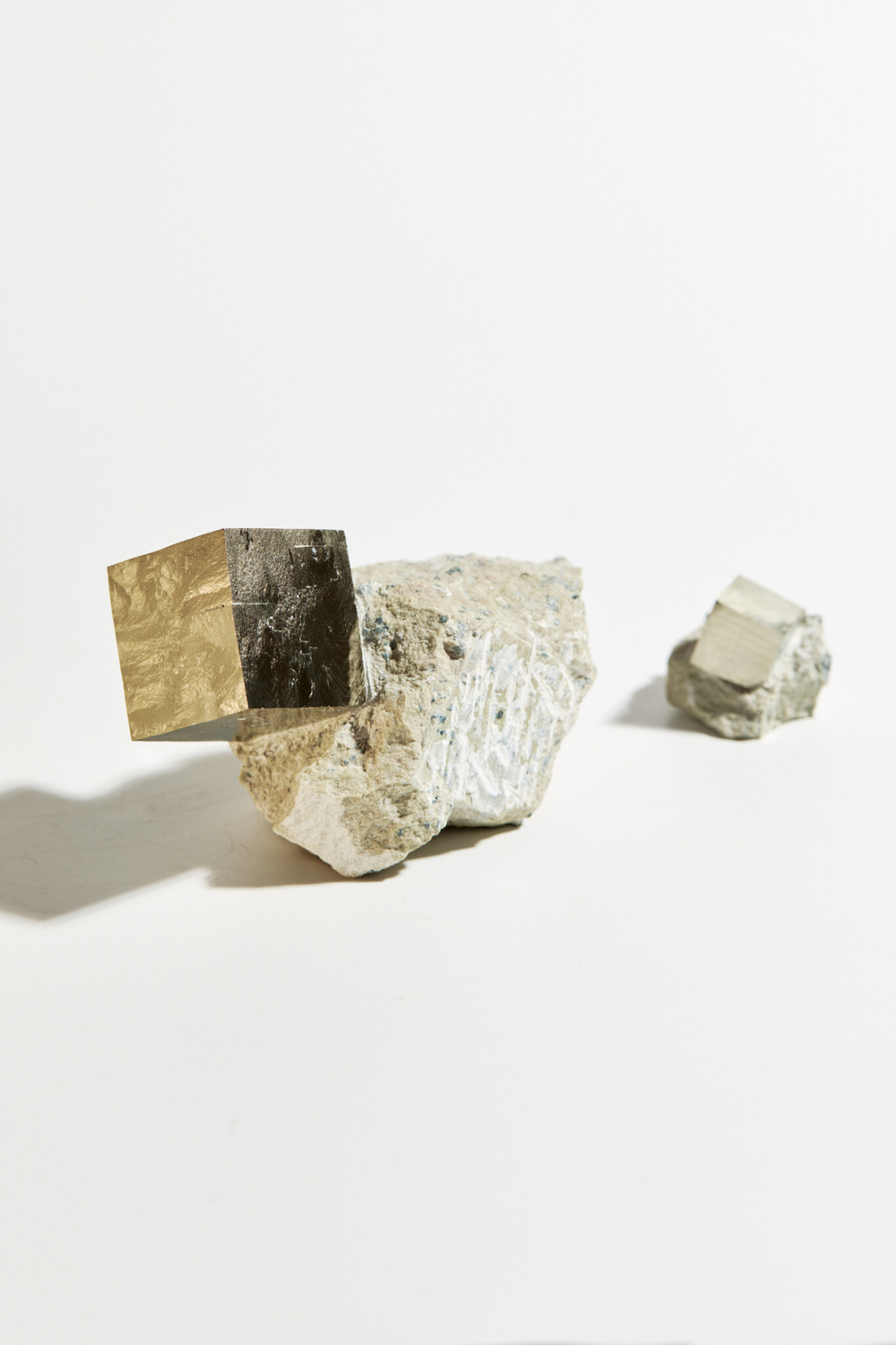 Пирит на породе L