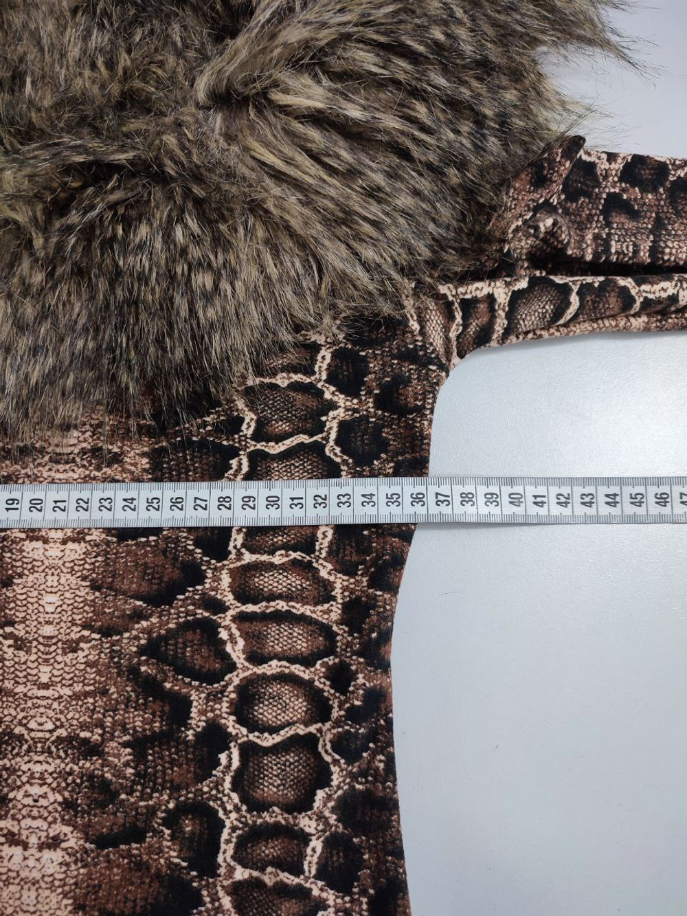 Платье с мехом красивое 42-44 размер, новое