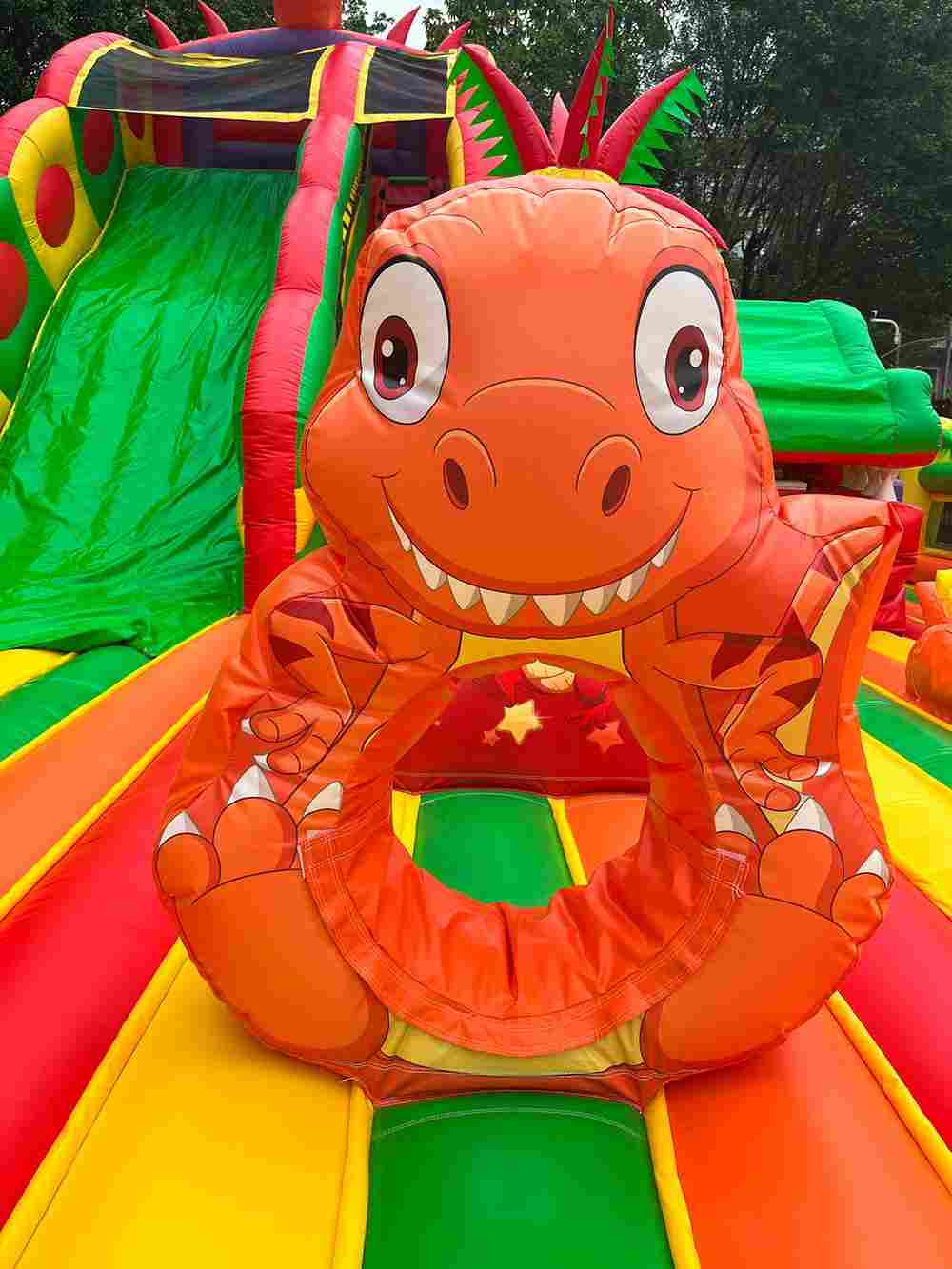 Коммерческий надувной батут «Три дракона», 13*9*9 м