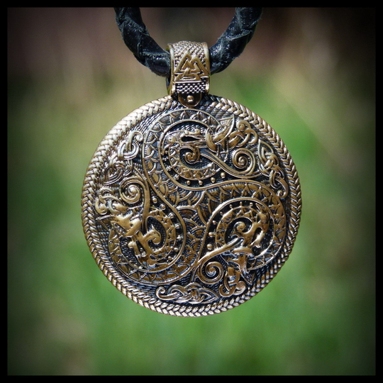 Подвеска - кулон "Трискель Змеевик" авторская работа , латунь