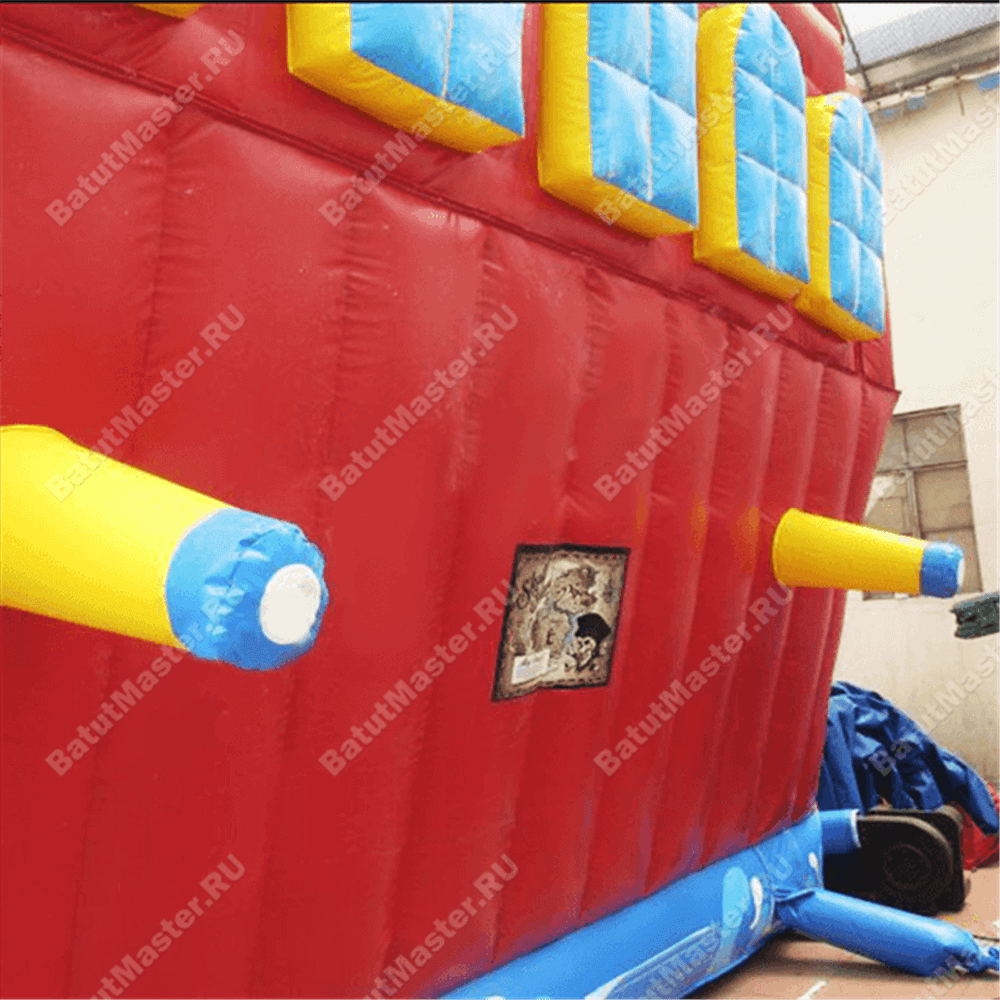 Большой надувной батут-горка "Корабль флибустьеров" 12*8*6 м