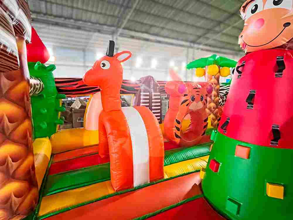 Коммерческий надувной батут «Сафари Ультра 2», 10*6*6 м