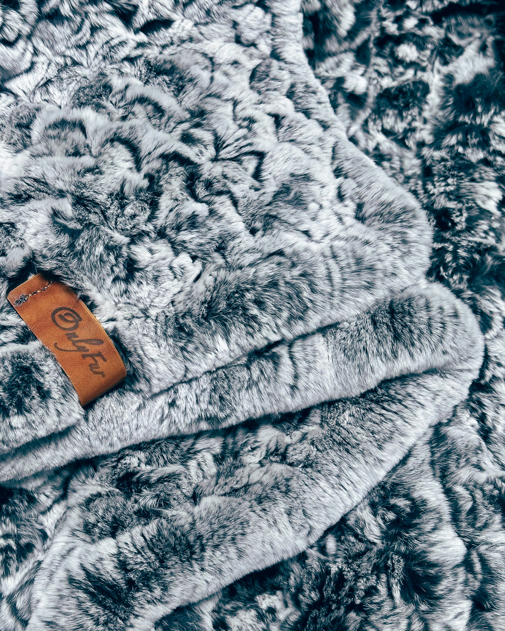 "Вязаный" плед из натурального меха рекс 200*150 см (серый сноутоп, окрас меха в два тона)