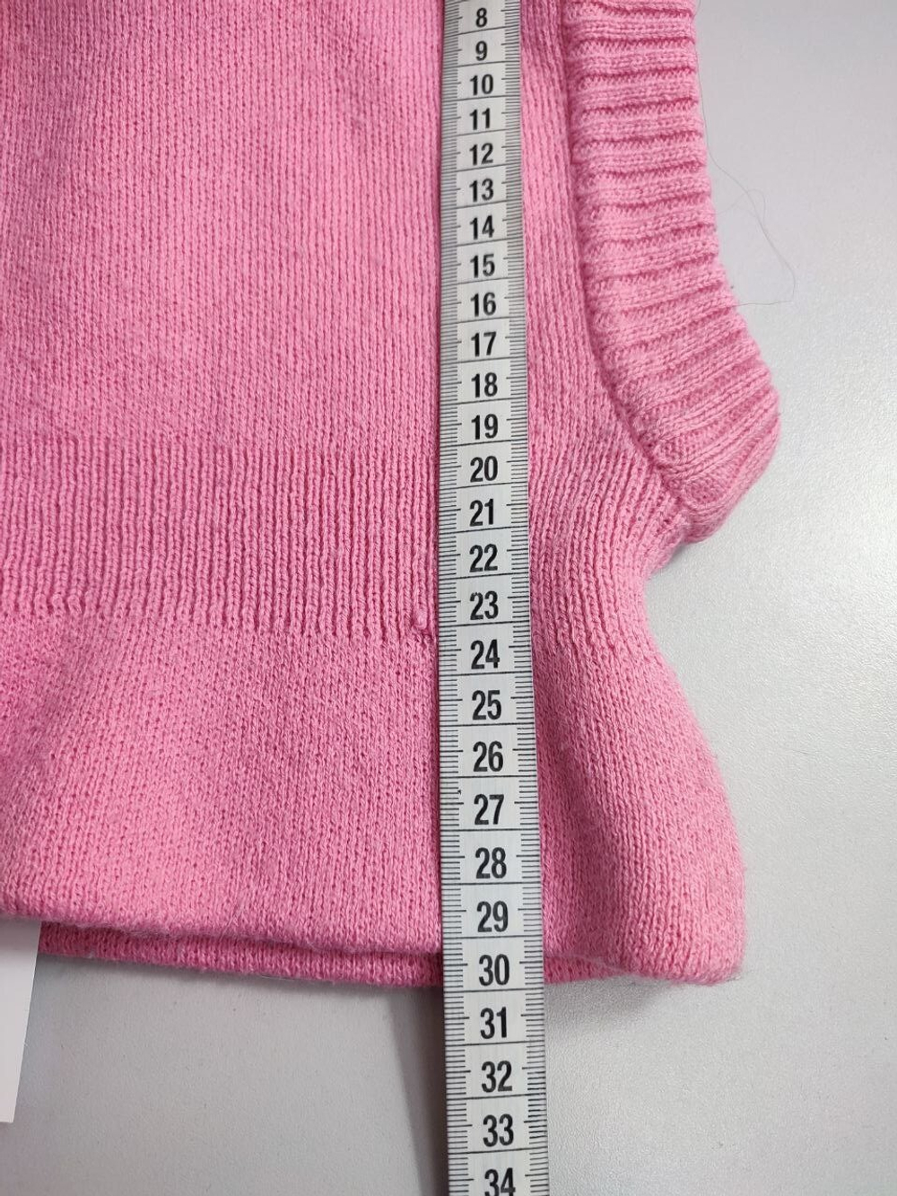 Шапка-шлем с помпонами