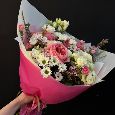 Букет из микса роз и хризантем с эустомой