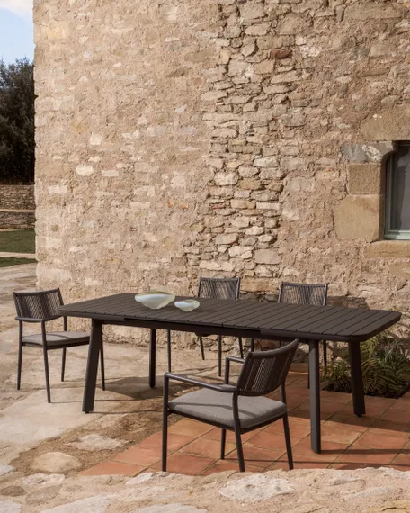 Раздвижной уличный стол Izola из алюминия с графитовой отделкой, 185 (235) x 100 см