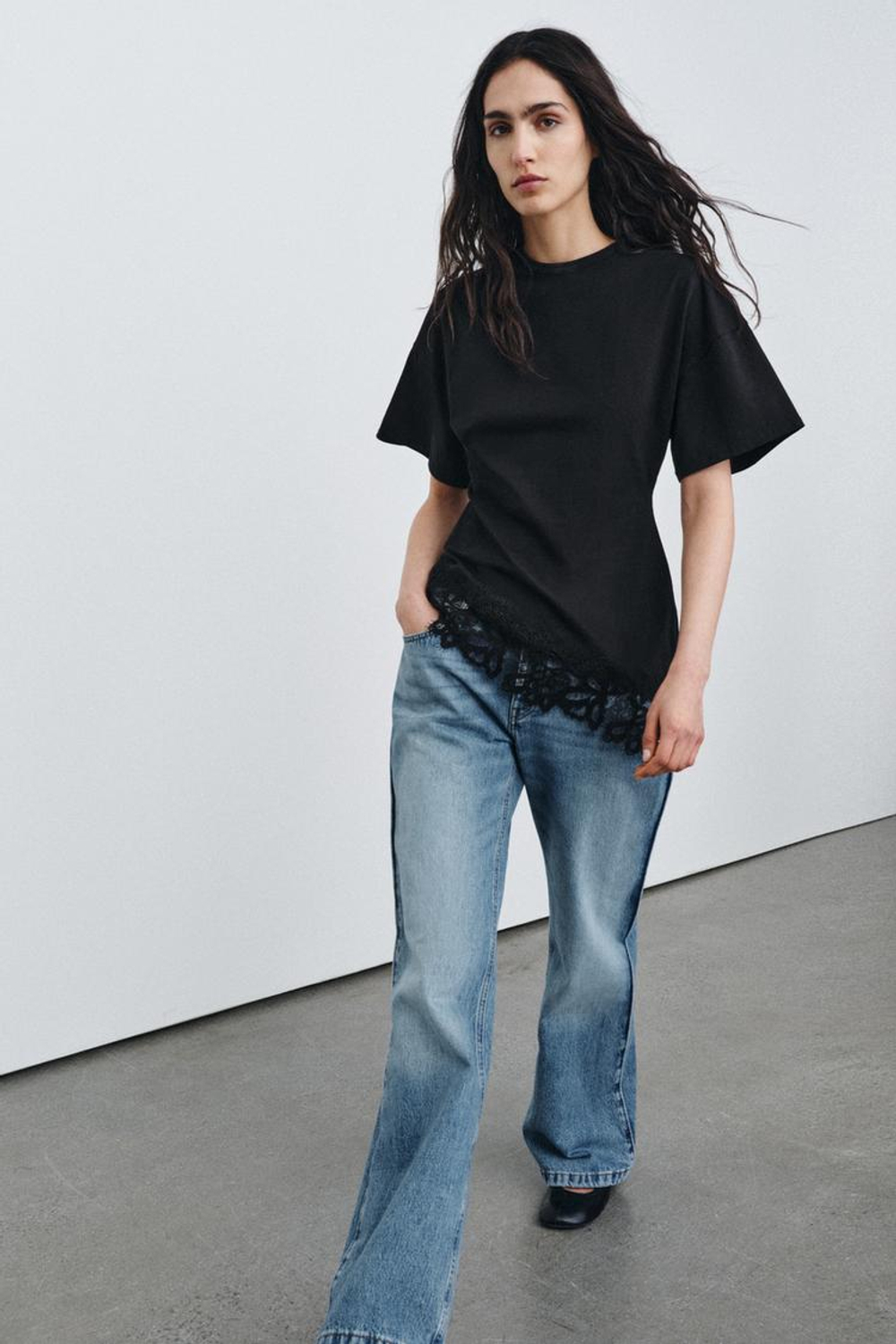 ZARA ФУТБОЛКА ИЗ ПЛОТНОГО ХЛОПКА С КРУЖЕВОМ, ЧЕРНЫЙ