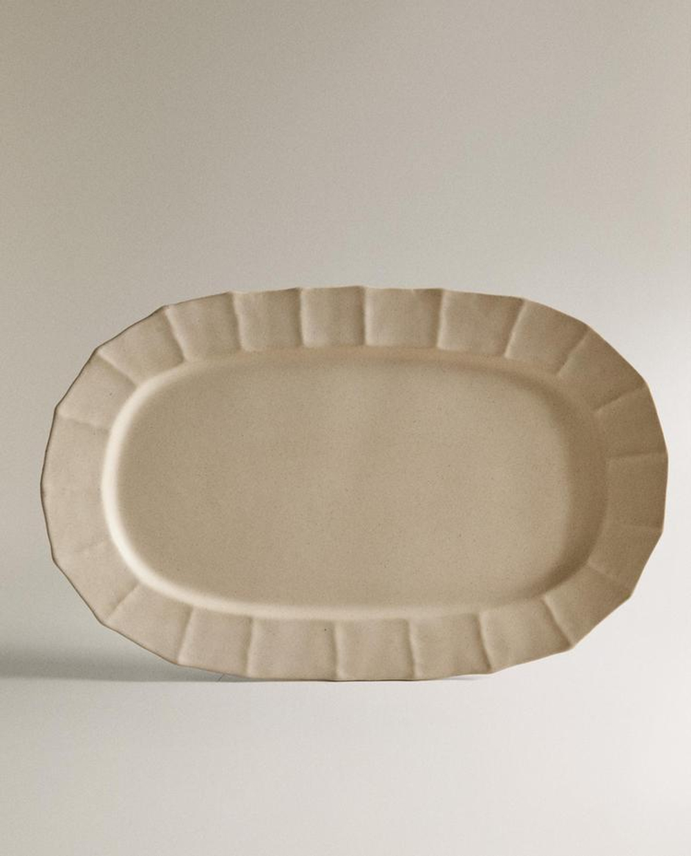 ZARA HOME ОВАЛЬНОЕ КЕРАМИЧЕСКОЕ БЛЮДО С РЕЛЬЕФНЫМ КРАЕМ, ПЕСОЧНЫЙ