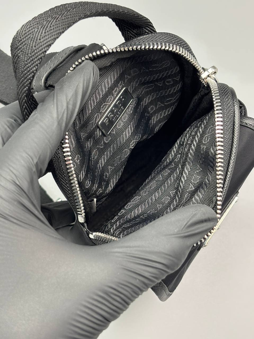 Сумка-мессенджер Prada