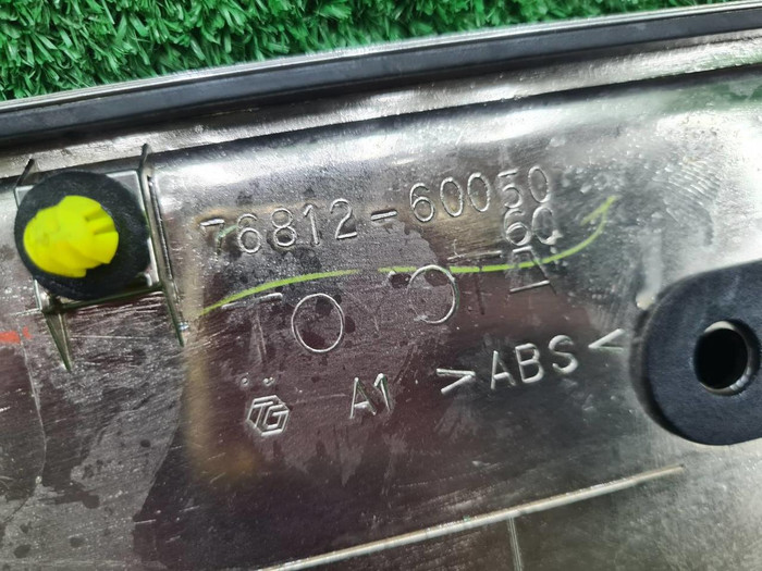 Накладка крышки багажника Lexus LX 3 (2007-2015)