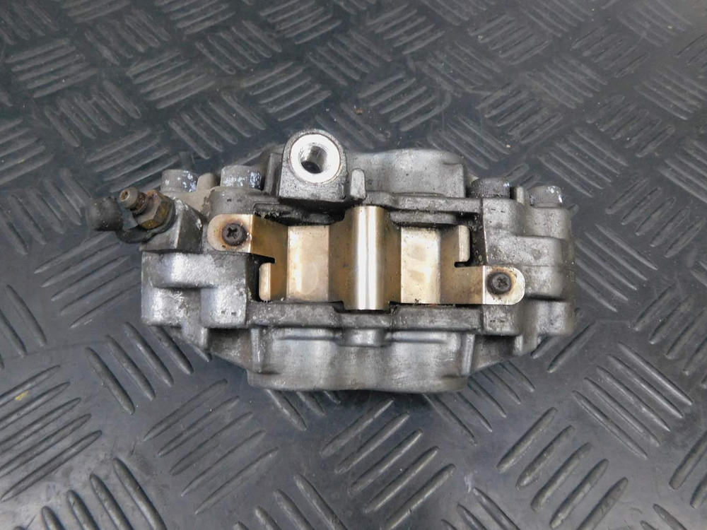 Суппорт передний правый Kawasaki ZZR 400 98 053123