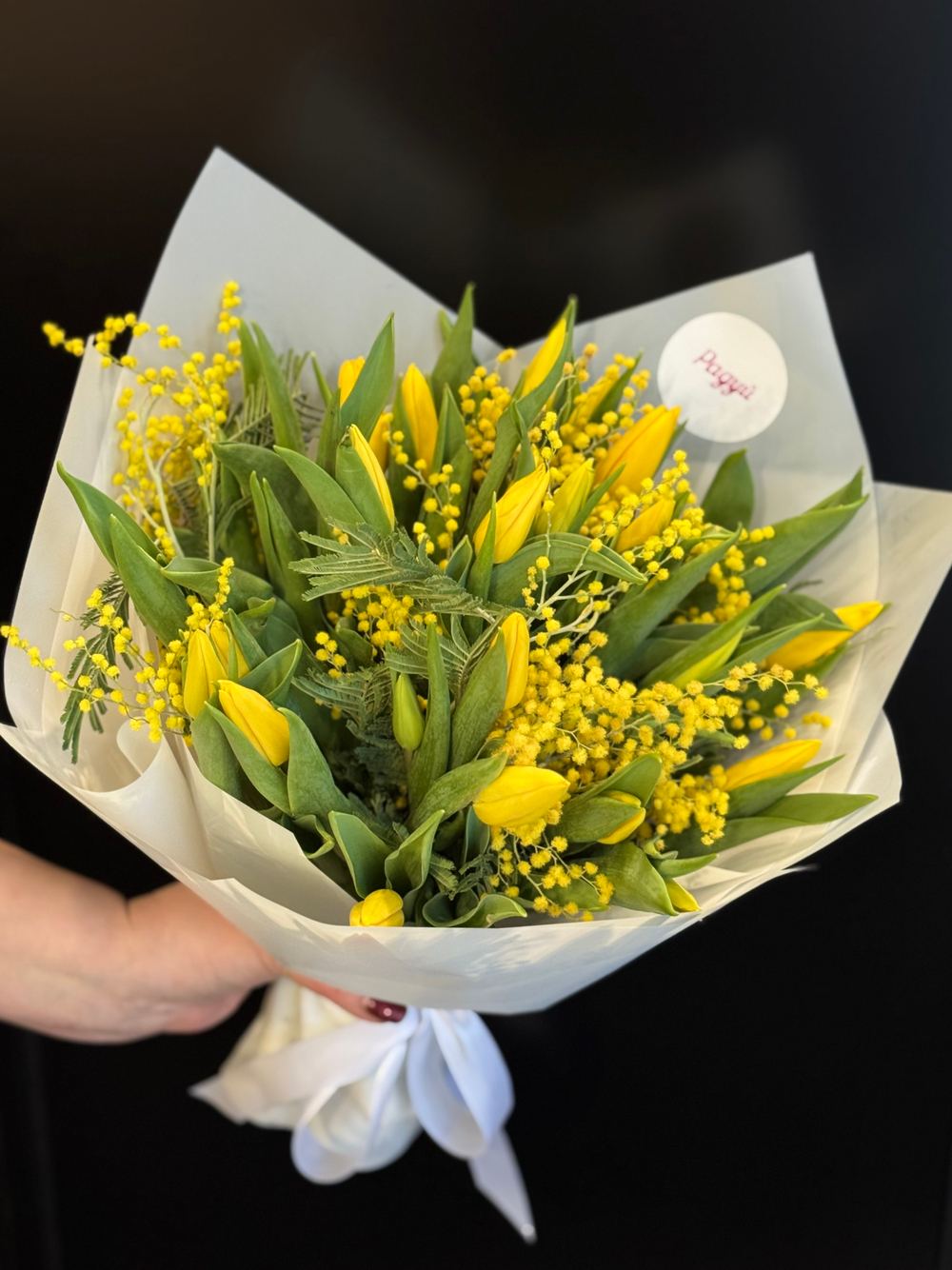 Букет из тюльпанов с мимозой