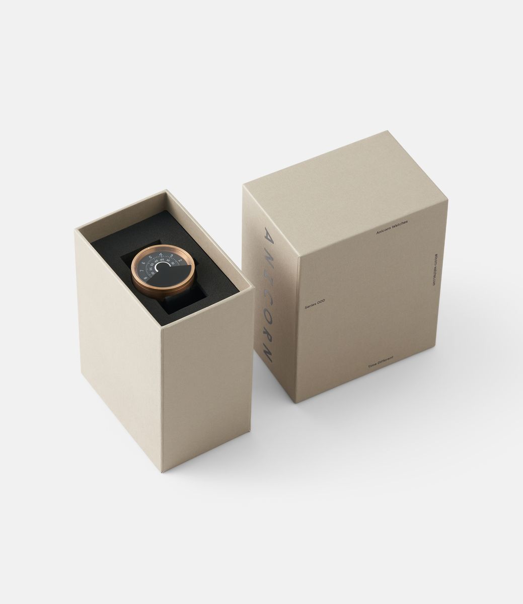 Anicorn Series 000 Rose Gold & Black — часы с дисковым циферблатом