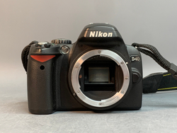 Nikon D40 kit 18-55mm 3.5-5.6G II ED 8.800 кадров