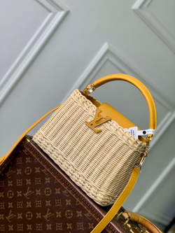 Louis Vuitton Capucines BB
