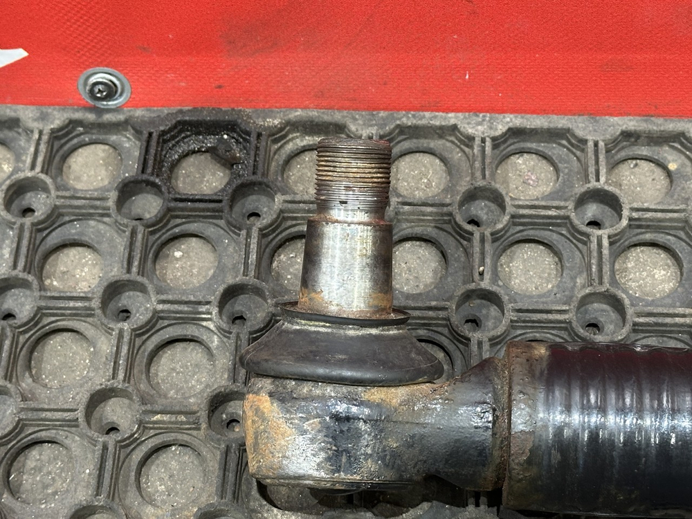 Тяга рулевая продольная